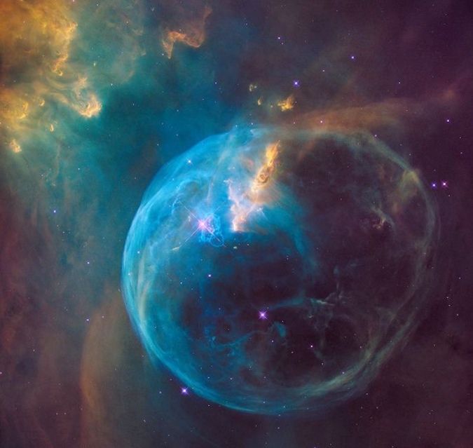 Хаббл наблюдает за звездой, пускающей гигантский ионизированный пузырь