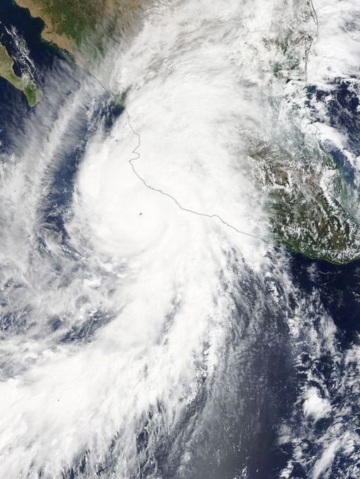 Наса показало орбитальные фото и видео «урагана тысячелетия»