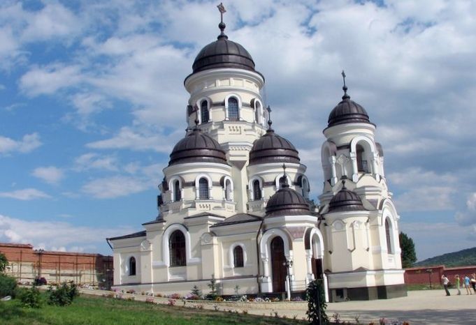 Незнакомая молдова: монастыри и соборы, парки, заповедники.