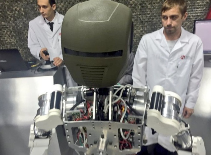 Опубликованы фото новейших российских роботов «рысь-бп» и «аватар»