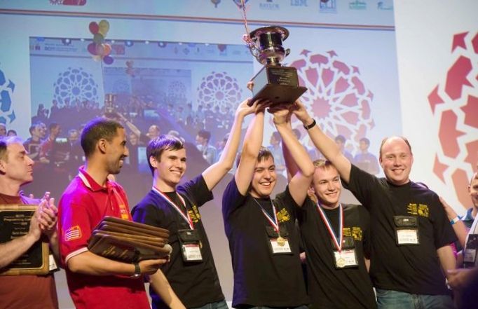 Петербургские студенты победили в чемпионате мира по программированию
