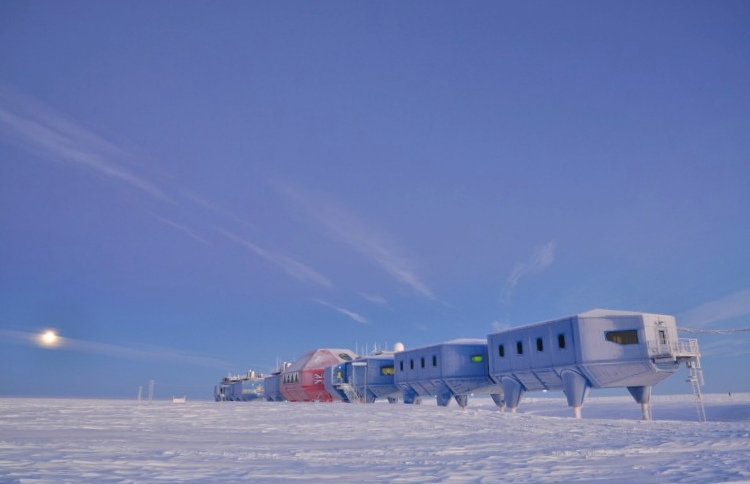 Великобритания ввела в строй антарктический исследовательский центр halley vi