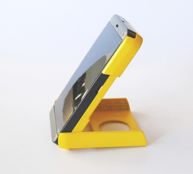 wakawaka-power-solnce-v-smartfone_1.jpg